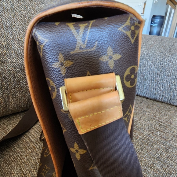 Authentic Louis Vuitton Monogram Messenger Bag - Picture 11 of 14